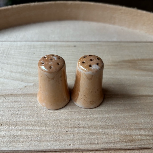 Vintage Lusterware Mini Salt & Pepper Shakers - Iridescent Orange / Peach Japan - Picture 5 of 15